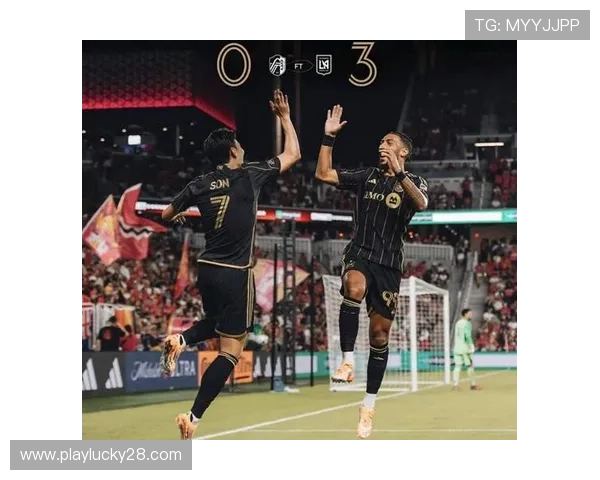 洛杉矶FC中场控制力通过传导与掩护制造进攻机会