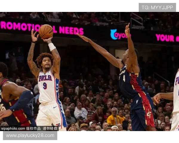 骑士猛龙锋线对决，米切尔加兰后场考验